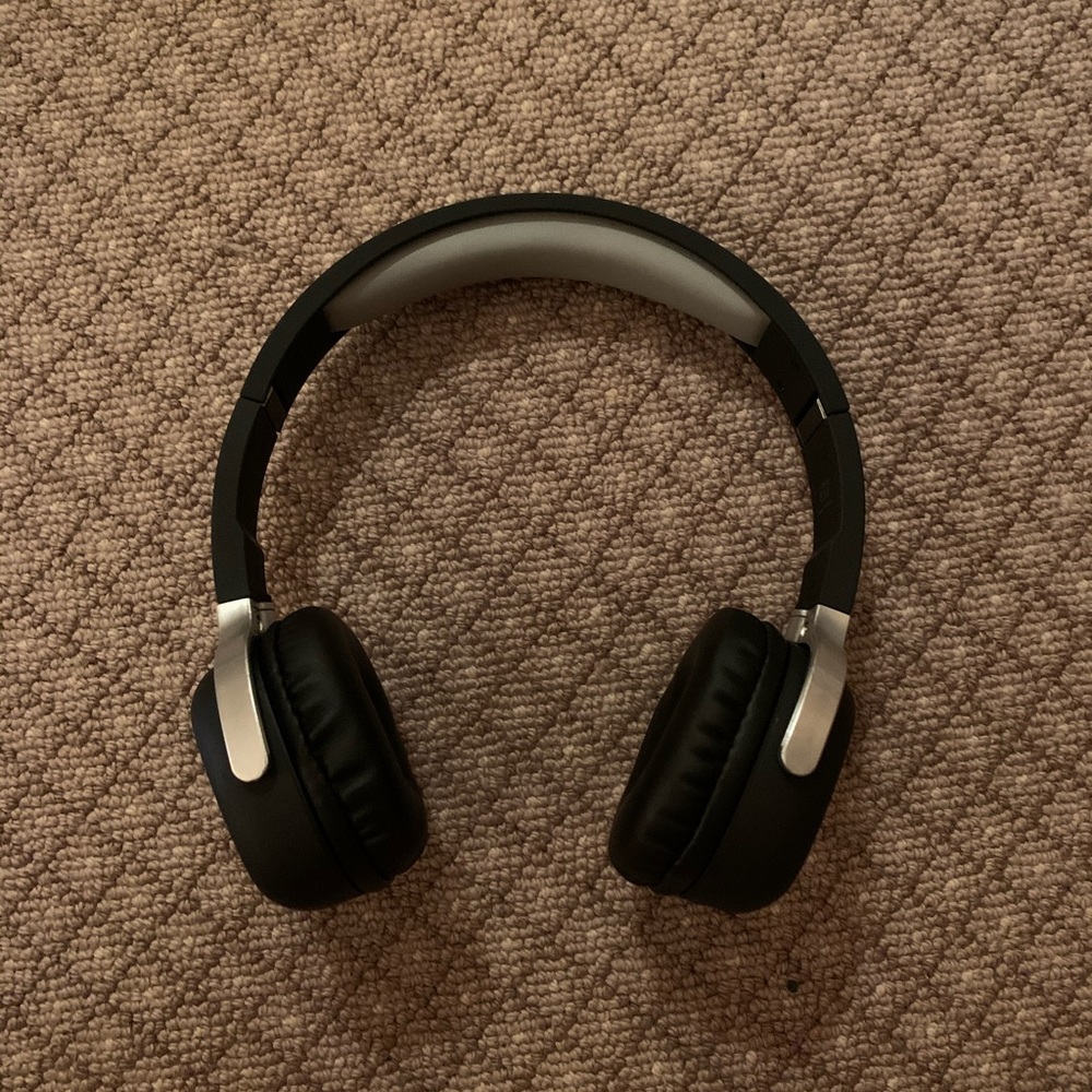 Wireless headphones with charger and connector!